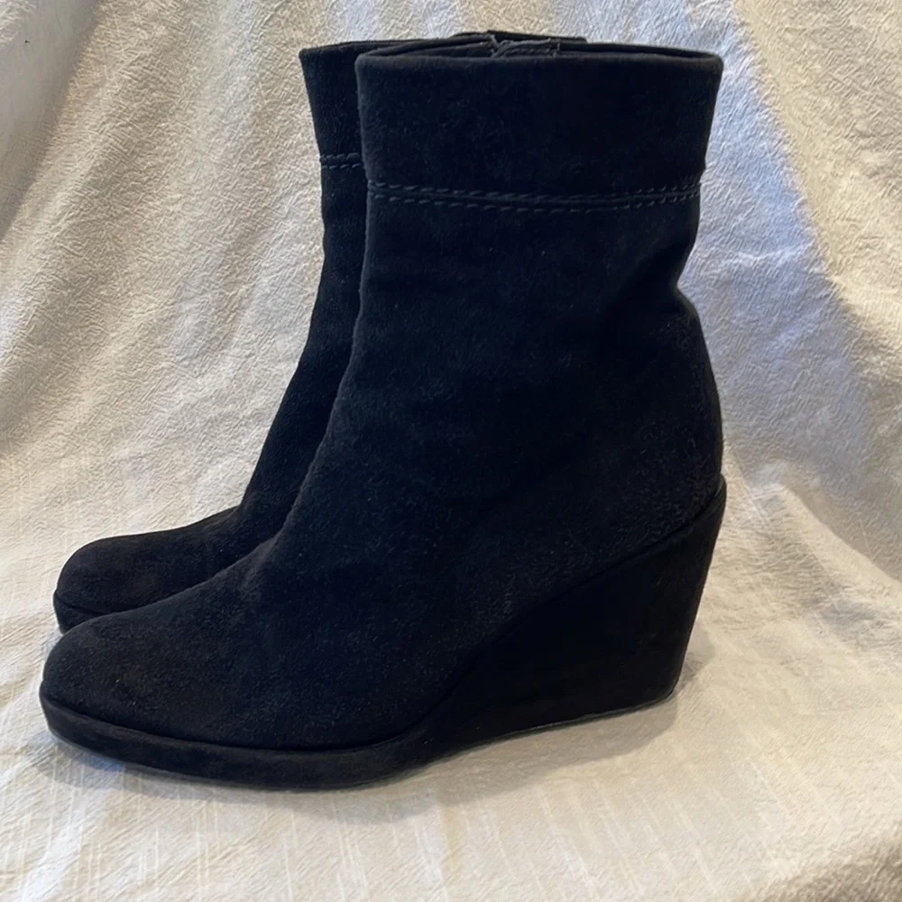 Elegant Black Suede Ankle Boots - Picture 2 of 7